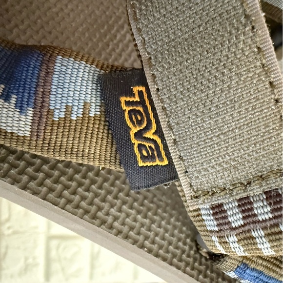 men’s Teva original, universal sandals, Green blue tribal pattern size 9